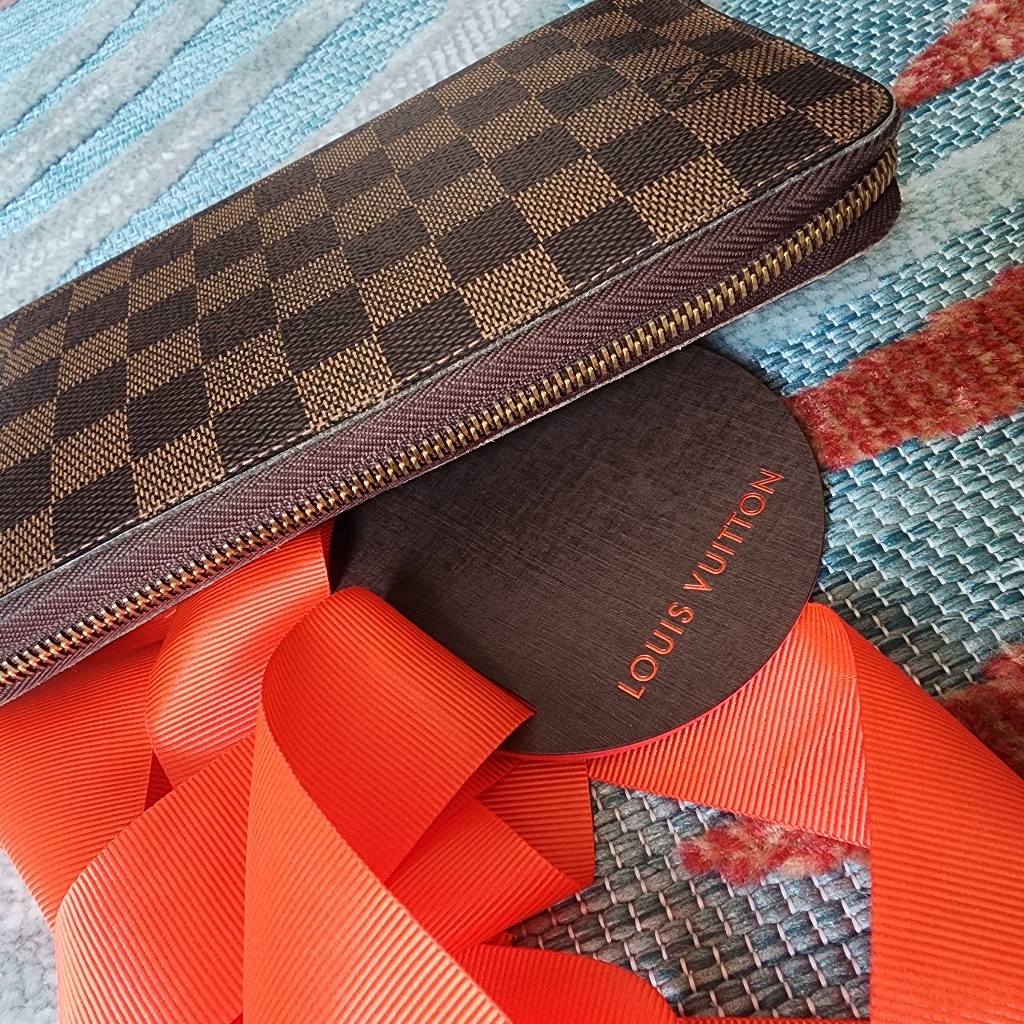 Authentic Louis Vuitton Damier Long Zippy Wallet